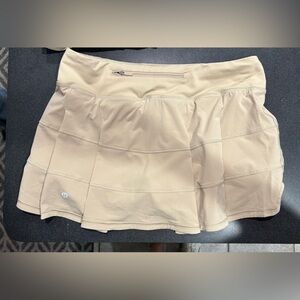 Lululemon tennis/golf skirt size 8 never worn